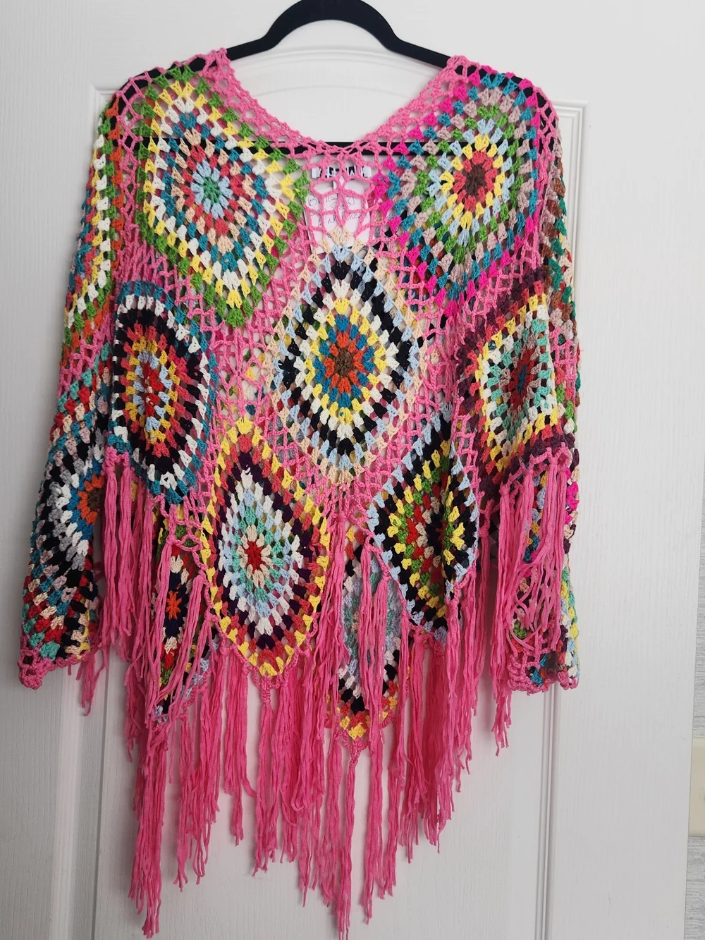 Blakeley Designs Pink Multicolor Crochet Fringe Poncho Sweater One Size BNWT - Picture 3 of 3